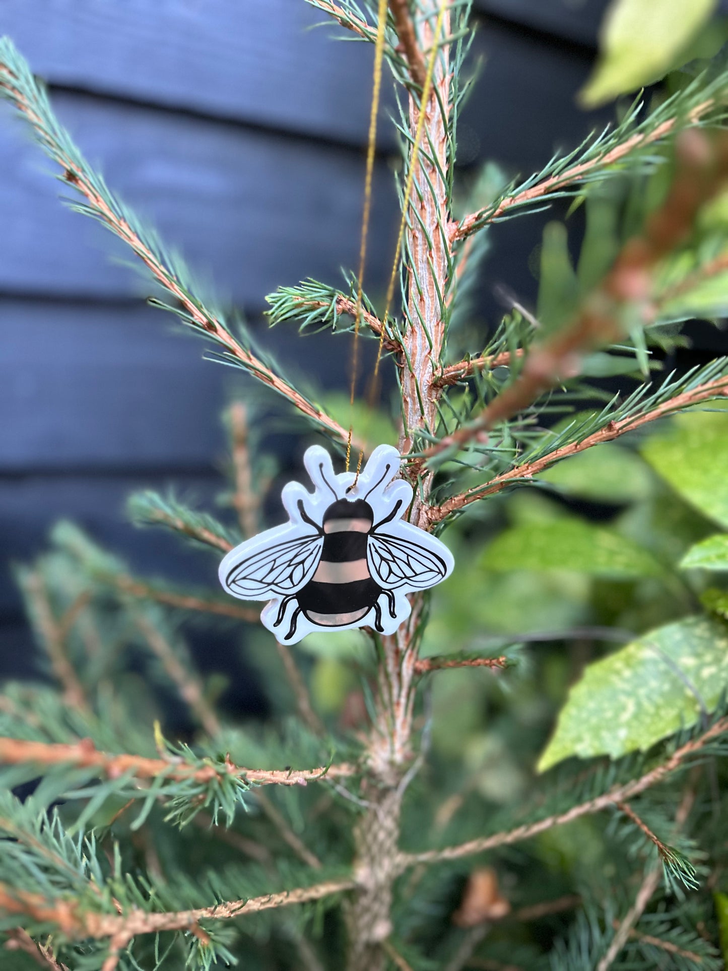 Ceramic hanging Christmas bee decoration