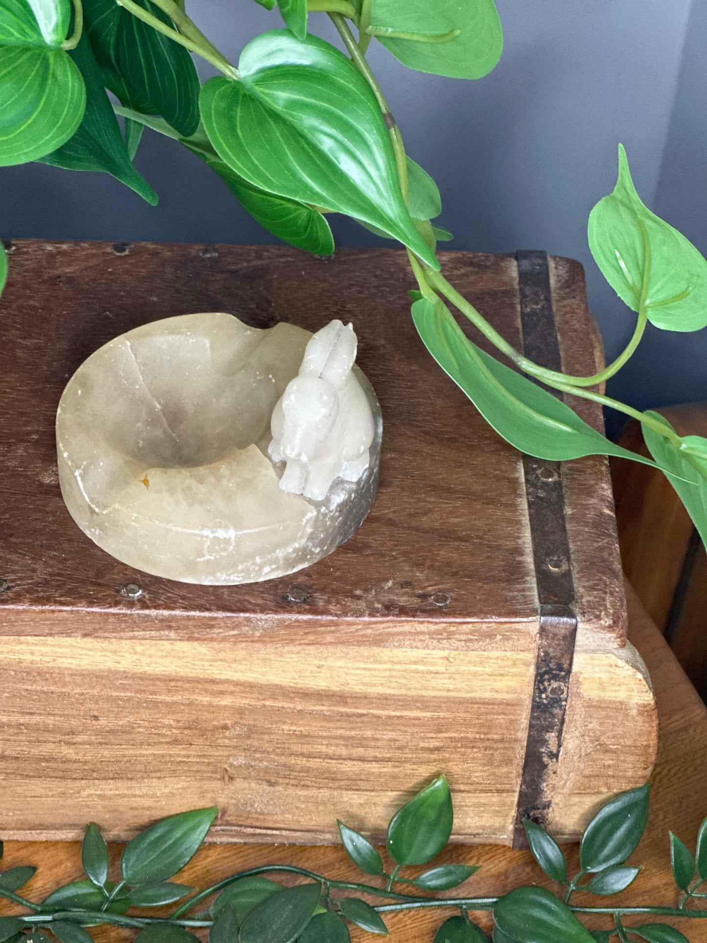 Vintage alabaster rabbit ashtray