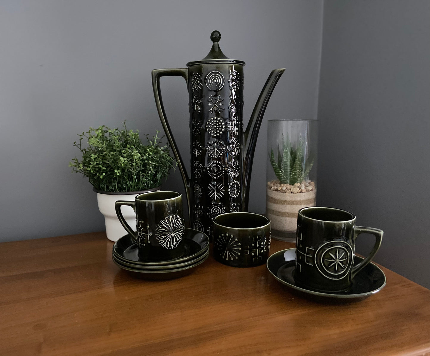 Portmeirion Totem Pole Coffee pot by Susan Williams in olive green