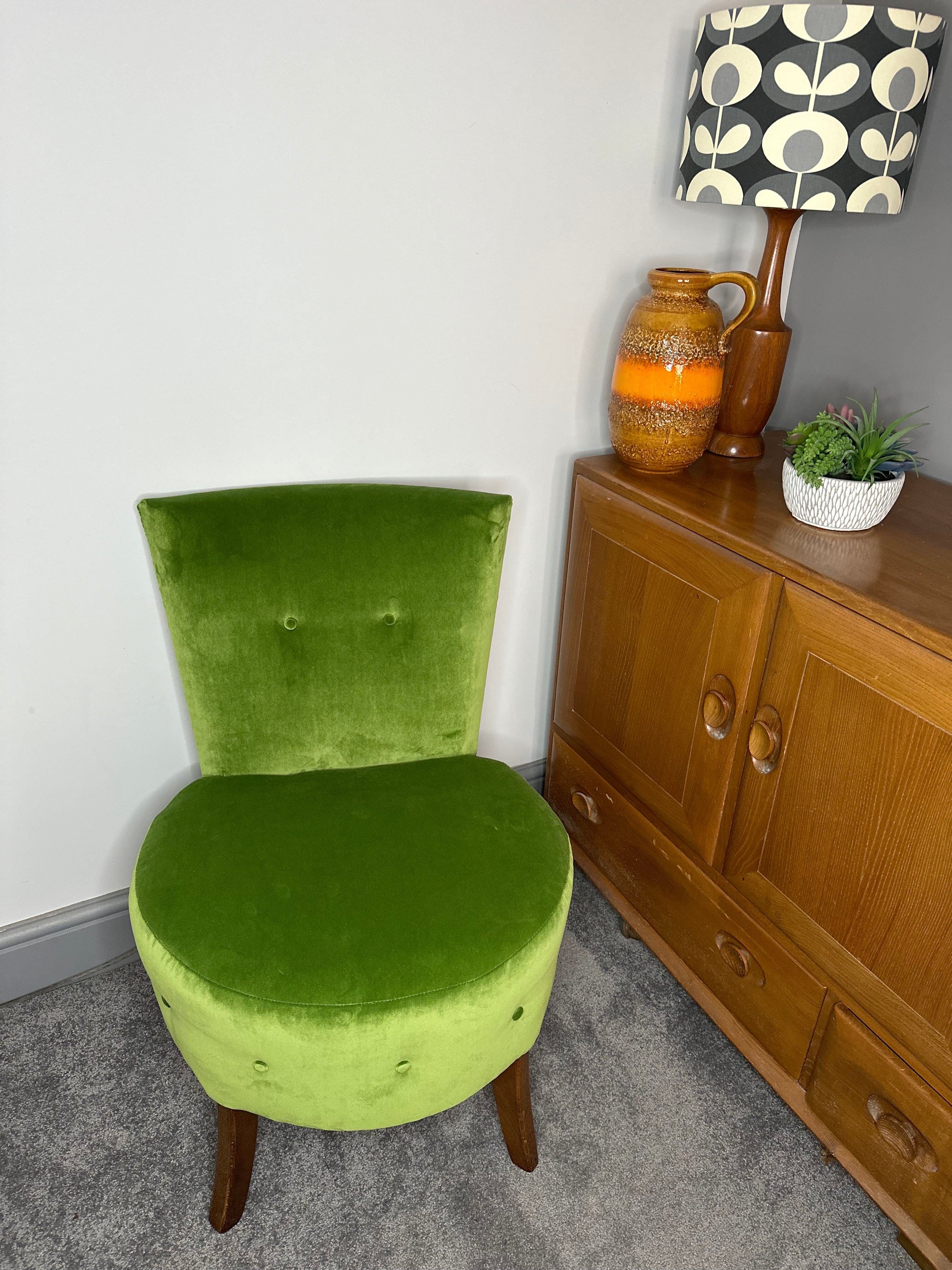 Green chair for discount bedroom